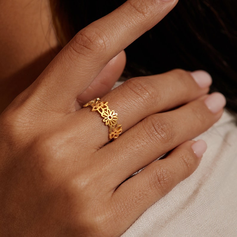 Family Birth Flower Ring