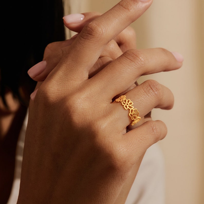 Family Birth Flower Ring