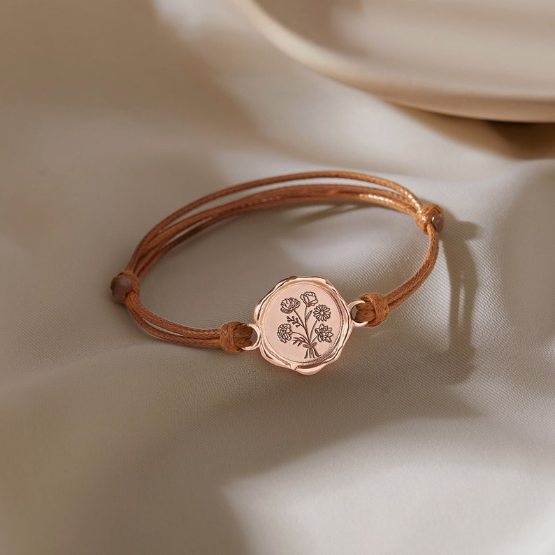 Mom Bracelet With Birth Flower - Leather Cord